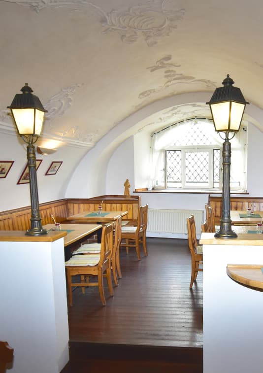 Stadtcafe Innenbereich Stuckdecke